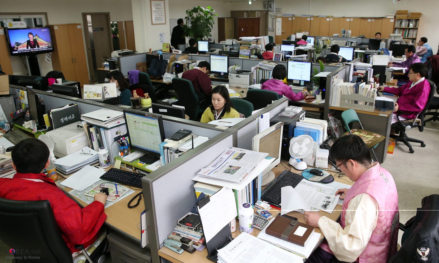 Korean Workplace Culture: What Your Employer Will Not Tell You